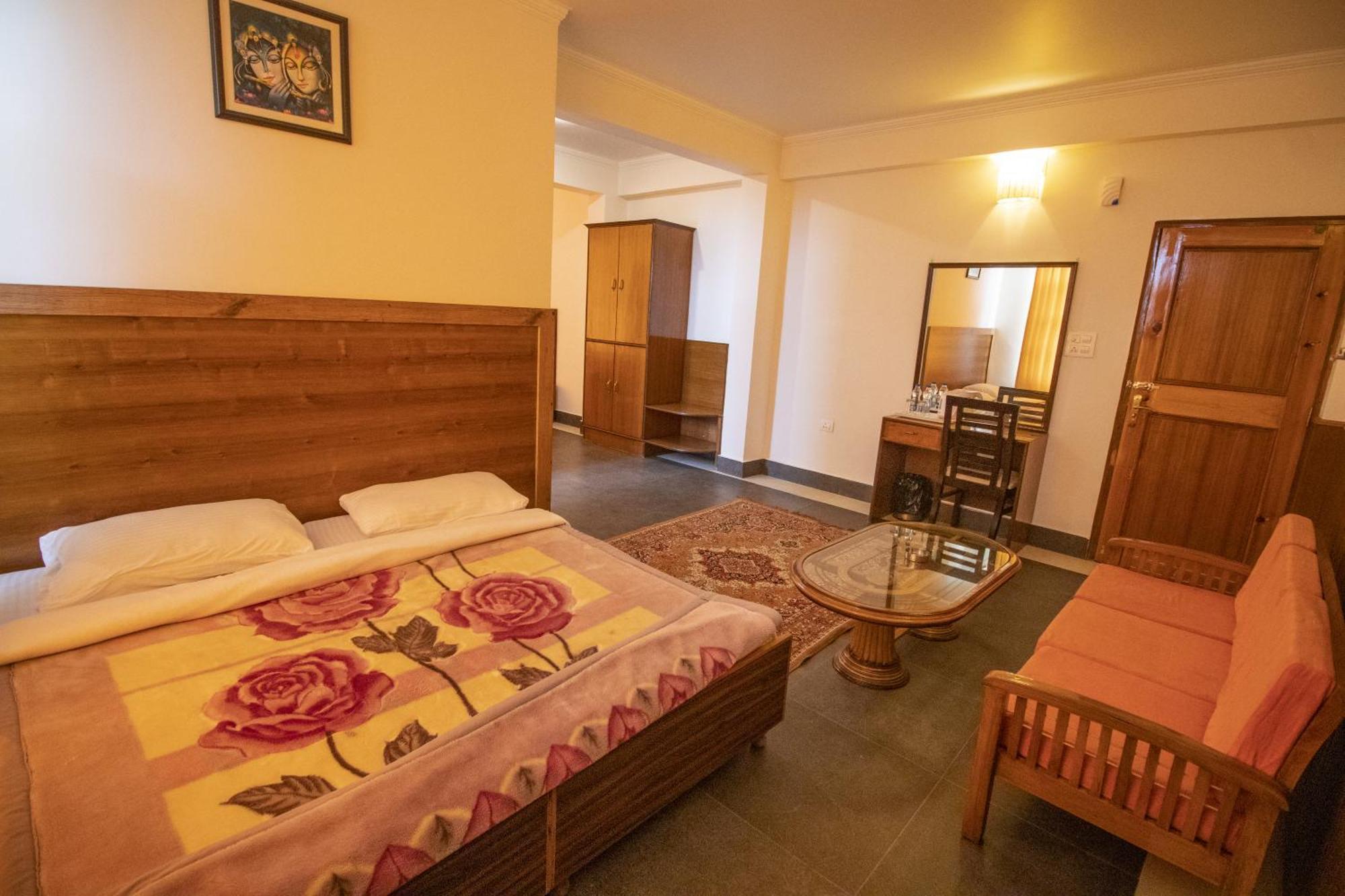 Wow Stayz2 Hotel The Lodge Dharamshala Exterior photo