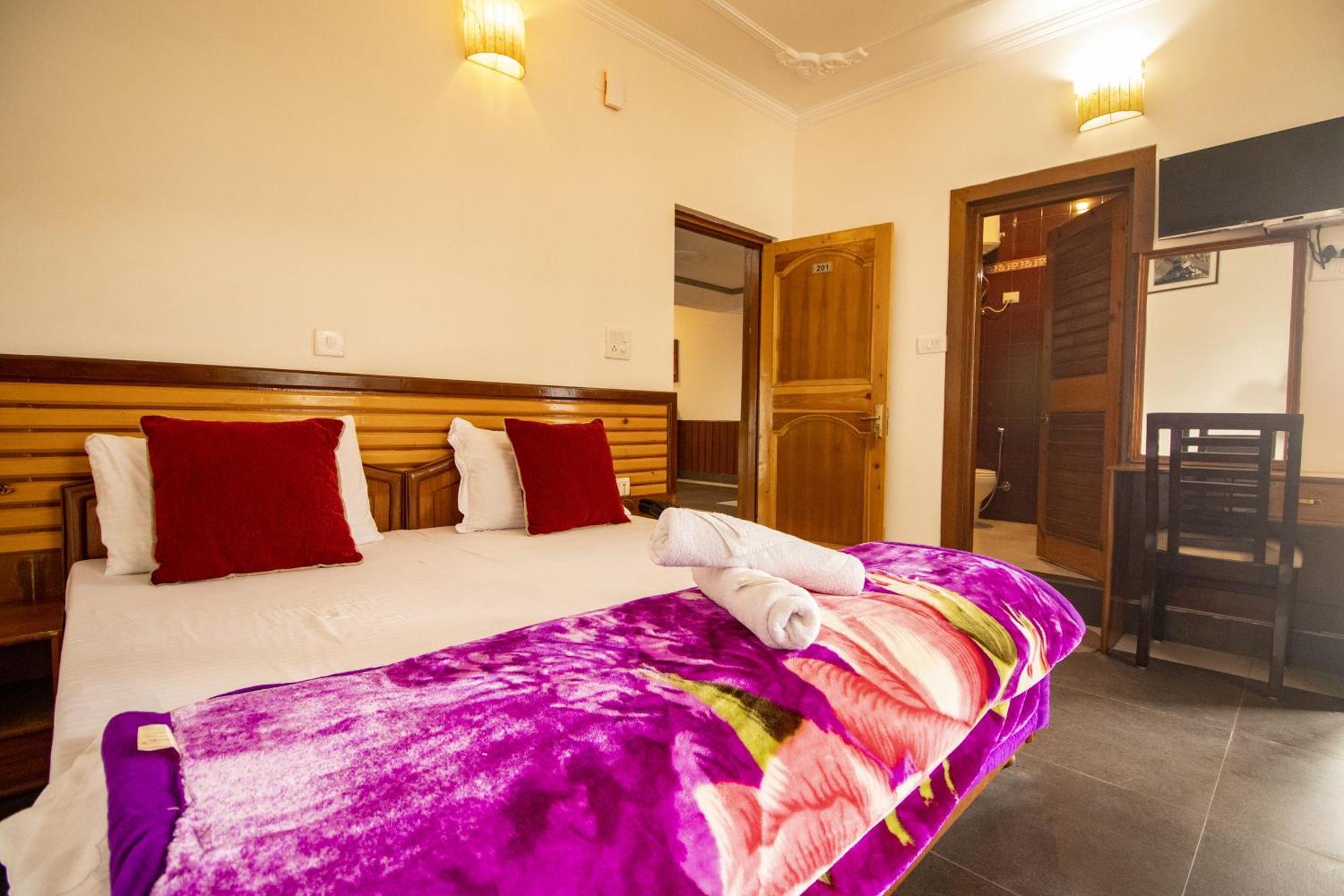 Wow Stayz2 Hotel The Lodge Dharamshala Exterior photo
