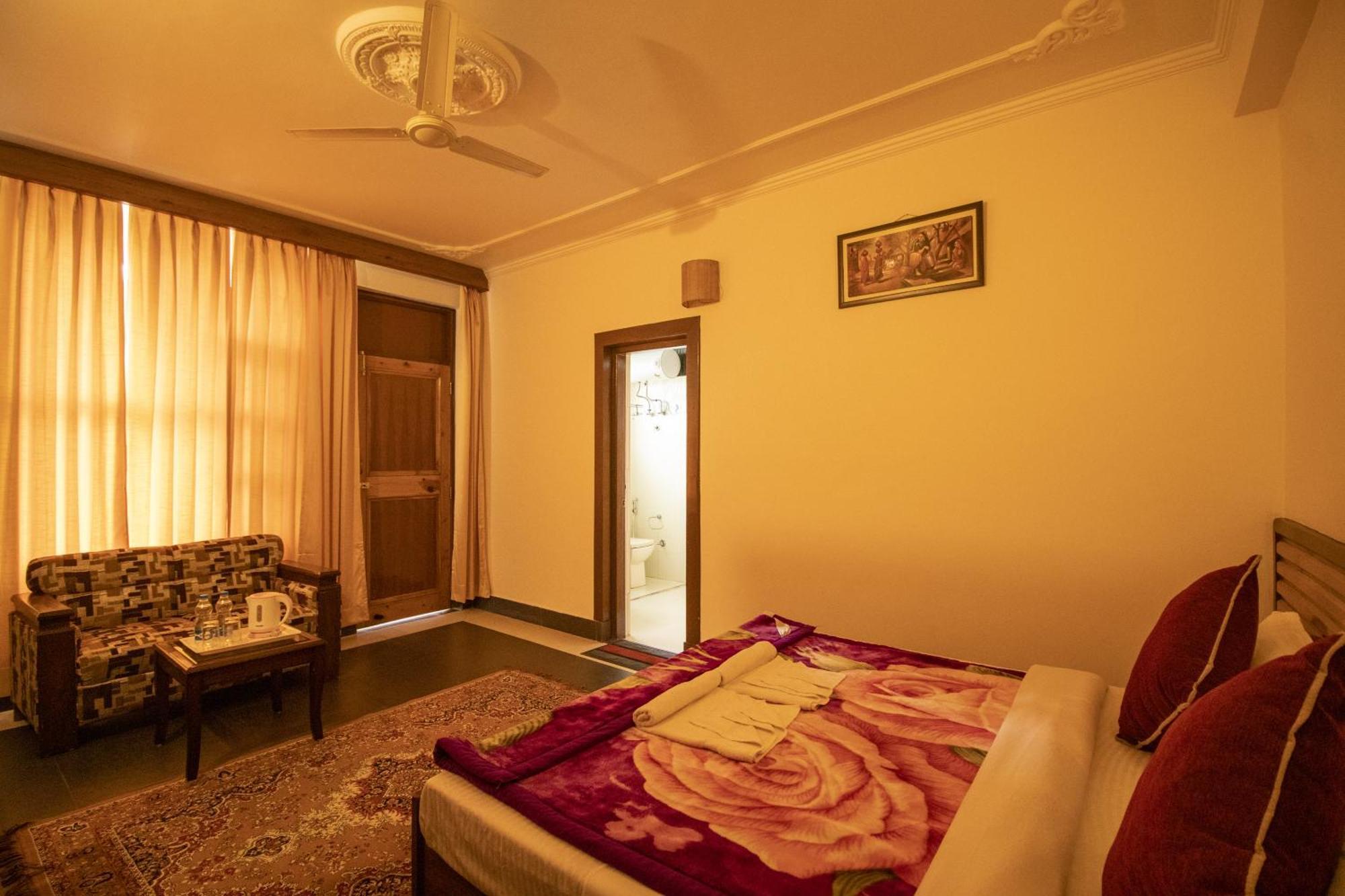 Wow Stayz2 Hotel The Lodge Dharamshala Exterior photo