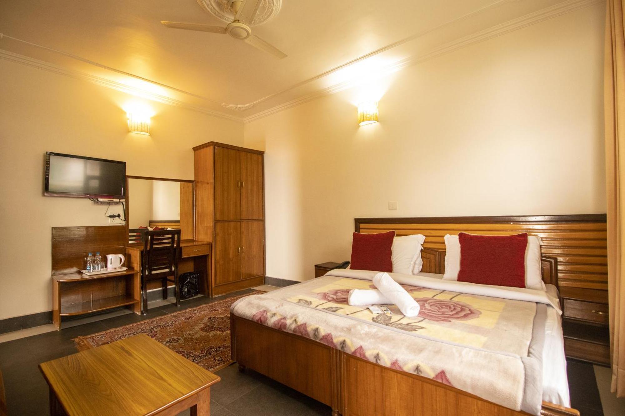 Wow Stayz2 Hotel The Lodge Dharamshala Exterior photo